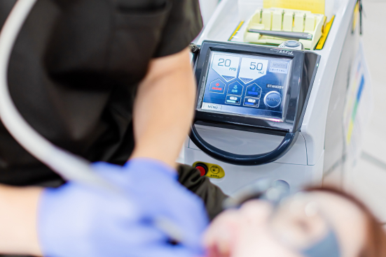 レーザー治療器（YAG）