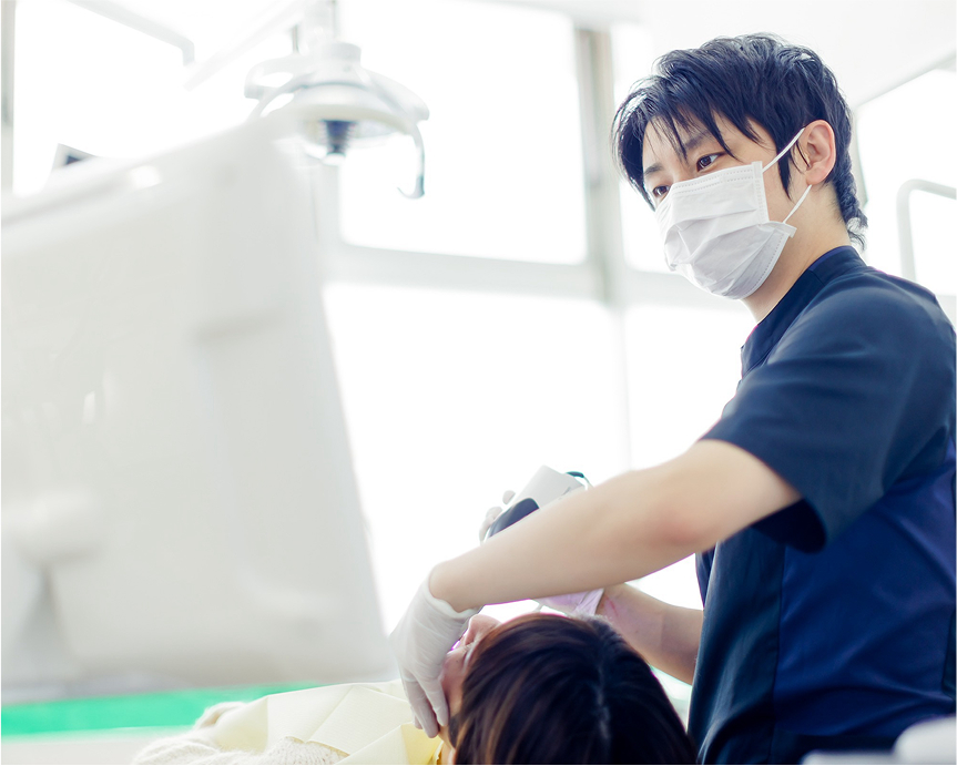 医療サービスの基本は｢暖かい心と知性である｣日常の社会生活にも共通する基本理念です。私たちは､思いやり･いたわりの心を大切にした治療を心がけています。